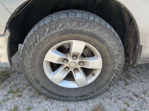 Used 2021 RAM 1500 Classic SLT AWD/4WD image 11