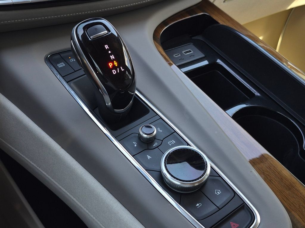 Used 2024 Cadillac Escalade Premium Luxury Platinum w/ Heavy-Duty Trailer Package AWD/4WD image 32