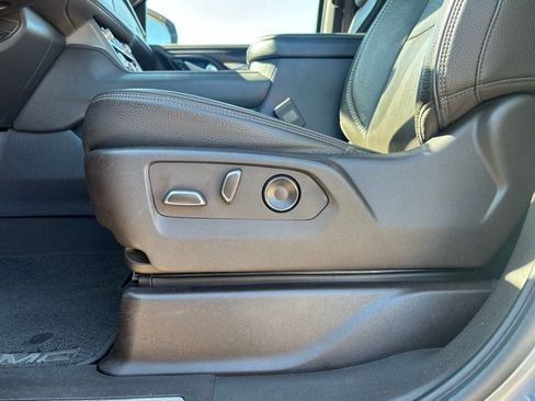 Used 2021 GMC Yukon Denali w/ Denali Premium Package image 14