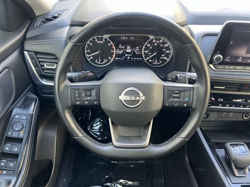 Used 2025 Nissan Rogue SV AWD/4WD image 24