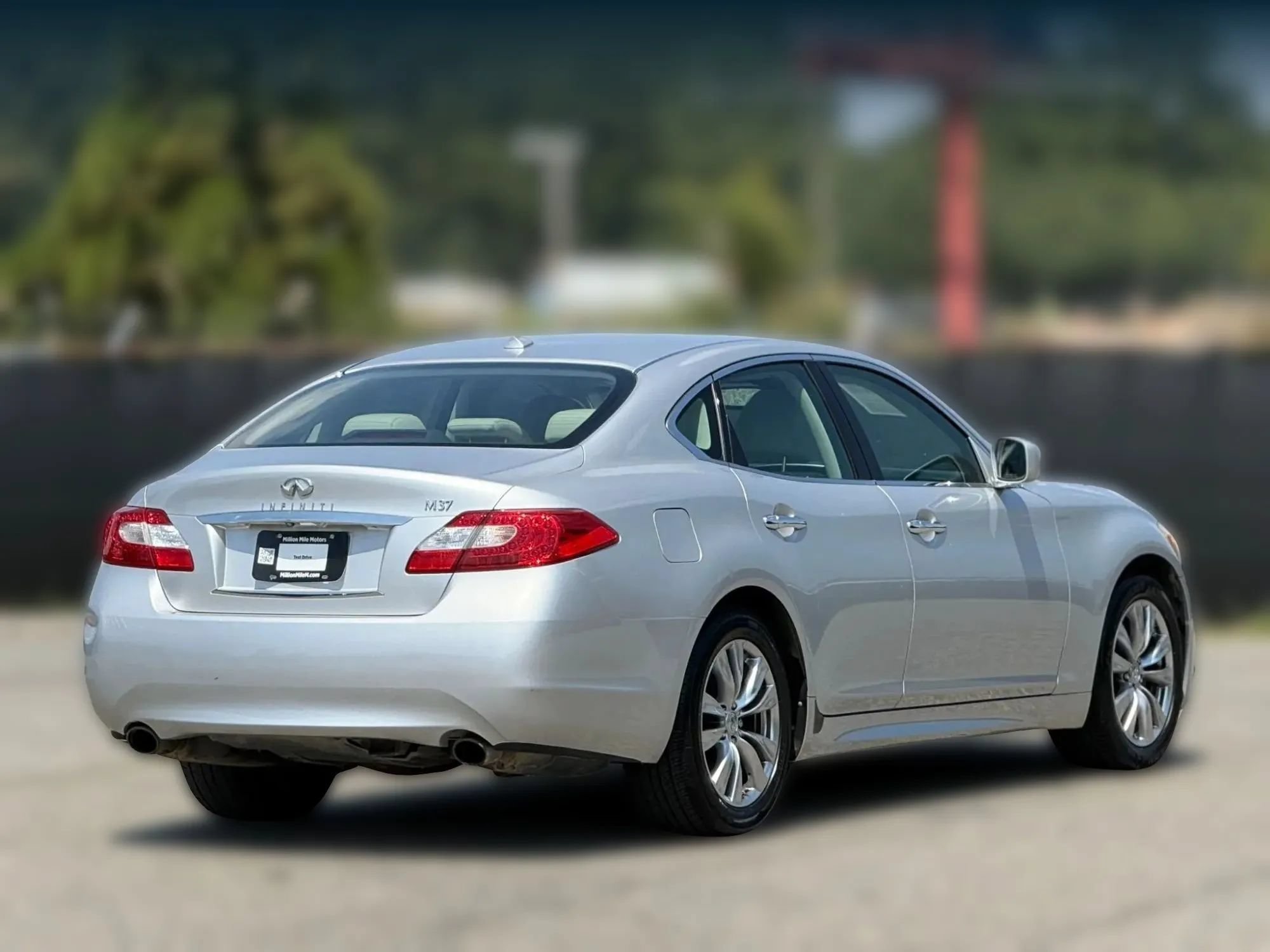Used 2011 INFINITI M37 w/ Deluxe Touring Pkg RWD image 9