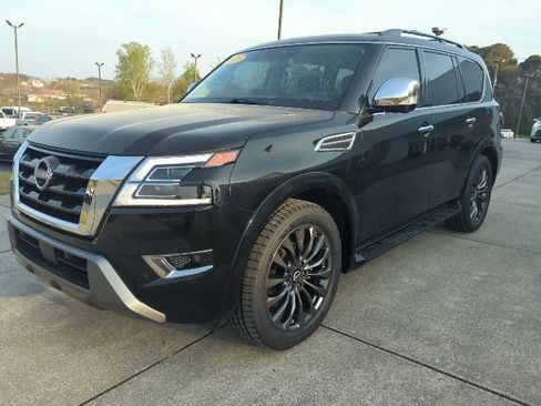 Used 2024 Nissan Armada Platinum w/ Captain's Chairs Package image 3