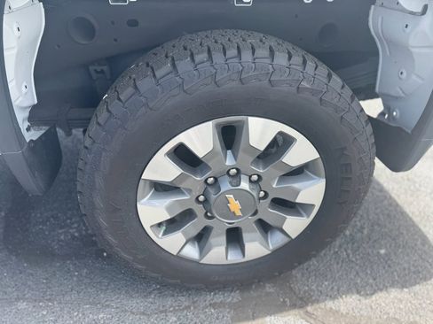 Used 2024 Chevrolet Silverado 2500 Custom w/ Custom Value Package image 6