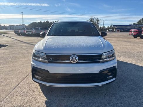 Used 2021 Volkswagen Tiguan SE R-Line image 3