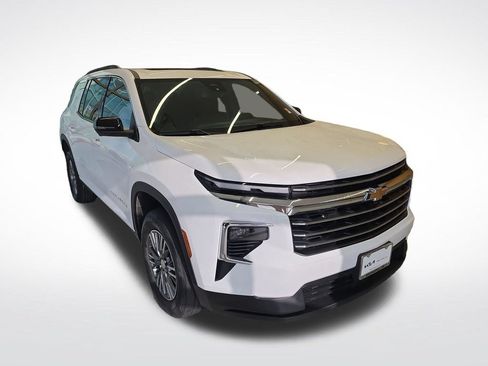 Used 2024 Chevrolet Traverse LT FWD image 9