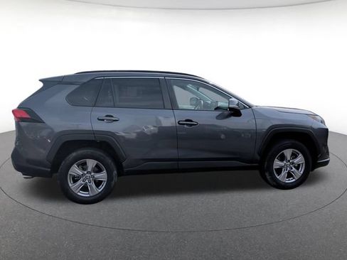 Used 2022 Toyota RAV4 XLE FWD image 6