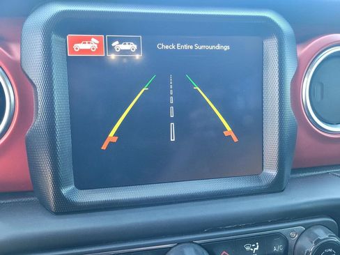 Used 2021 Jeep Wrangler Unlimited Rubicon AWD/4WD image 9