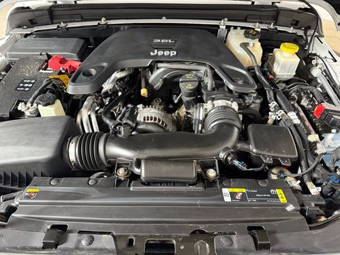 Used 2021 Jeep Gladiator Rubicon image 10