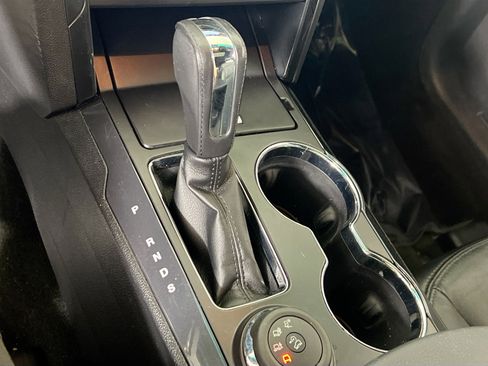 Used 2017 Ford Explorer XLT w/ Equipment Group 202A AWD/4WD image 16