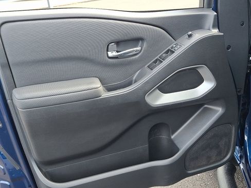 Used 2022 Nissan Frontier SV w/ Technology Package image 12