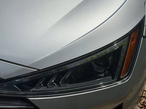 Used 2019 Hyundai Elantra SE w/ Cargo Package FWD image 9