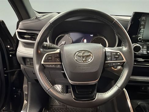 Used 2022 Toyota Highlander XSE FWD image 15