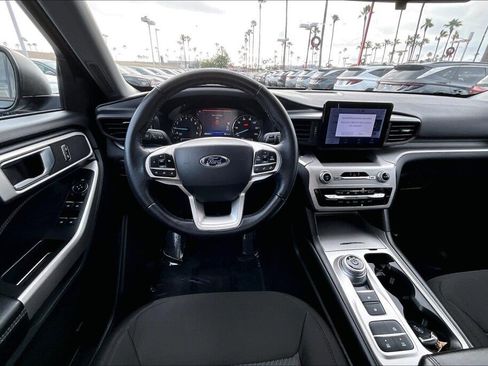 Used 2022 Ford Explorer XLT image 7