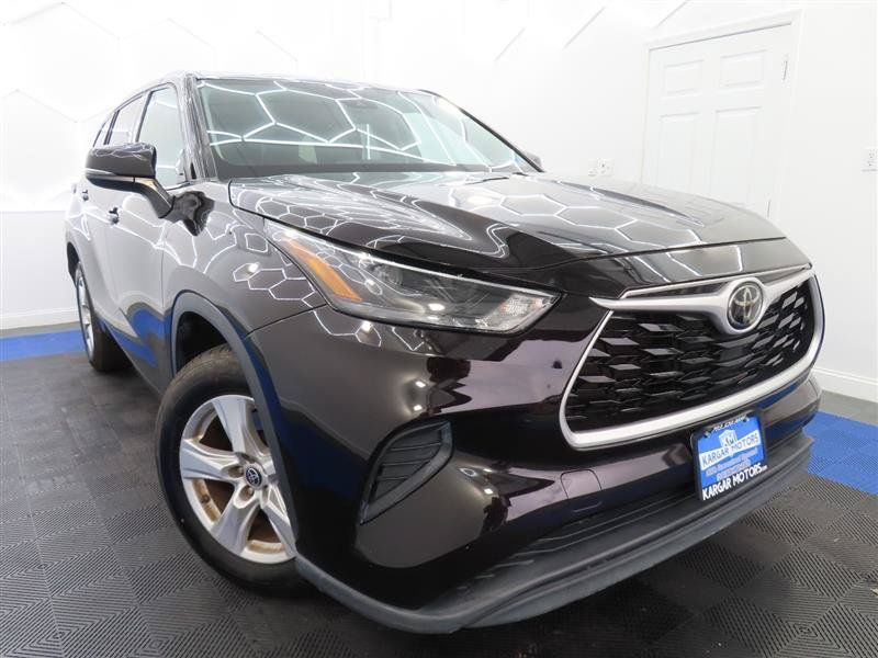 Used 2022 Toyota Highlander L FWD image 2