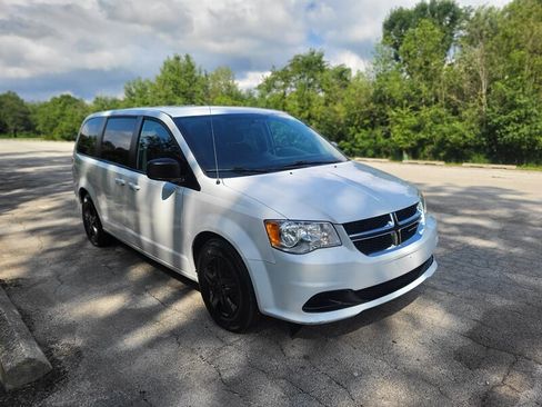 Used 2018 Dodge Grand Caravan SE image 5