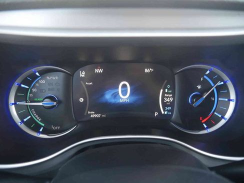 Certified 2024 Chrysler Pacifica Limited FWD image 37