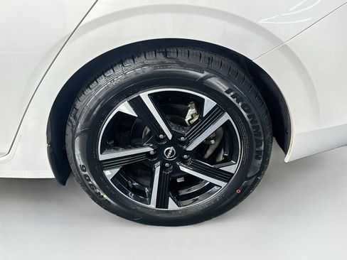 Used 2024 Nissan Sentra SV FWD image 11