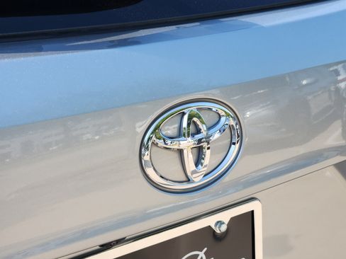 Used 2021 Toyota Highlander Limited FWD image 39