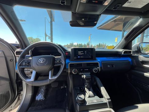 Used 2025 Toyota Tacoma TRD Off-Road AWD/4WD image 33