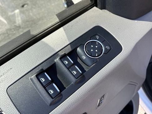 Used 2015 Ford F150 XLT image 11