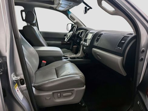 Used 2014 Toyota Sequoia Platinum AWD/4WD image 34