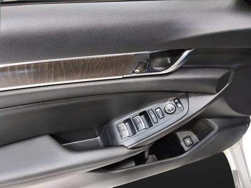 Used 2019 Honda Accord EX image 8