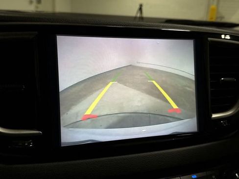 Used 2023 Chrysler Pacifica Touring-L FWD image 15