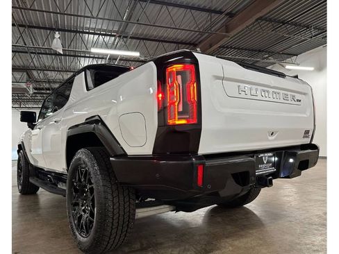 Used 2025 GMC Hummer EV 2X w/ LPO, Dark Essentials Package AWD/4WD image 18