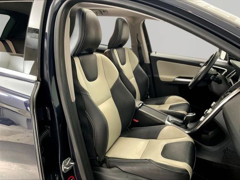 Used 2017 Volvo XC60 T5 Dynamic w/ Preferred Option Package FWD image 28