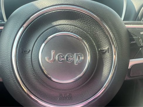 Used 2018 Jeep Compass Latitude image 21