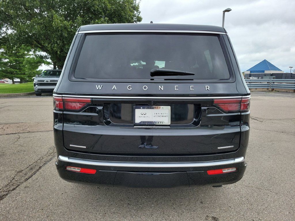 Used 2023 Jeep Wagoneer Series II w/ Premium Group I AWD/4WD image 4