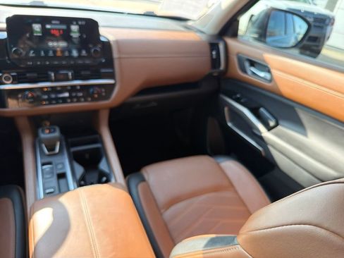 Used 2023 Nissan Pathfinder Platinum FWD image 19