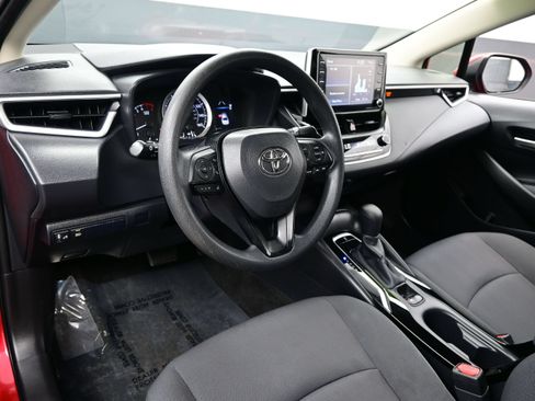 Used 2021 Toyota Corolla LE FWD image 12