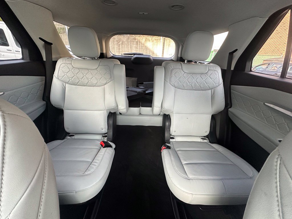 Used 2026 Ford Explorer Platinum w/ LUX Leather Package AWD/4WD image 21