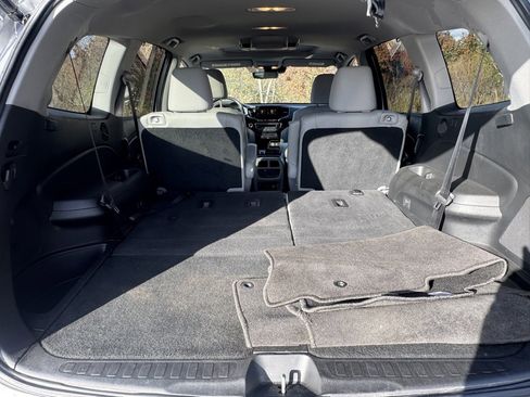 Used 2022 Honda Pilot Touring image 32