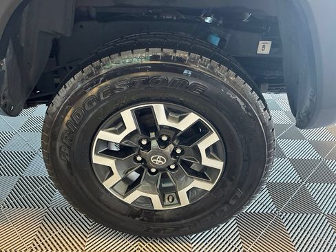Used 2019 Toyota Tacoma TRD Off-Road AWD/4WD image 8