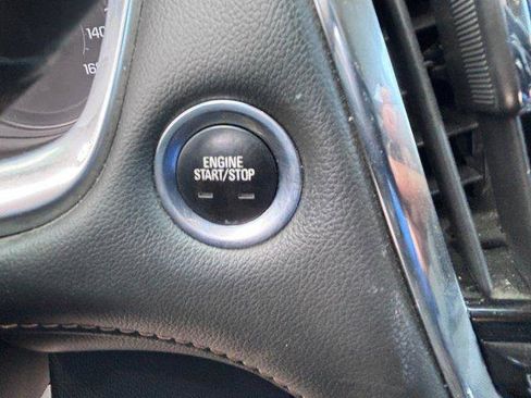 Used 2021 Chevrolet Traverse LT FWD image 9