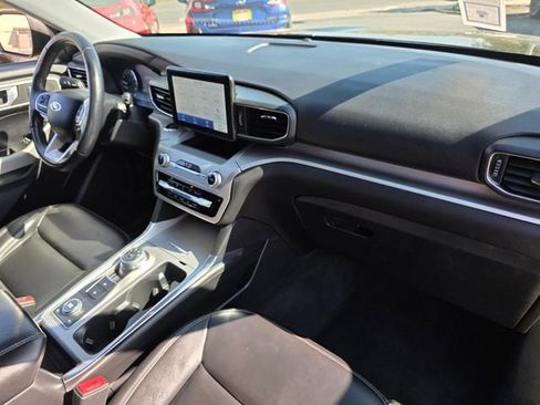 Used 2022 Ford Explorer XLT w/ Equipment Group 202A image 9