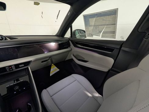 New 2026 Porsche Macan 4S Electric image 24