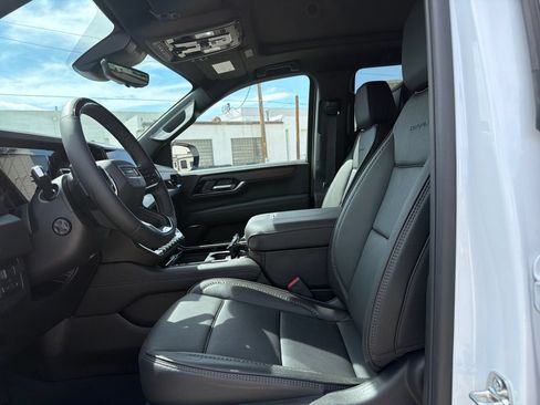 New 2026 GMC Yukon Denali w/ Denali Reserve Package AWD/4WD image 14
