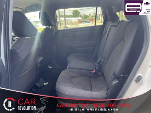 Used 2021 Toyota Highlander L FWD image 27