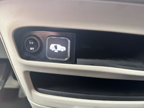 Used 2020 Chrysler Pacifica Touring-L w/ Tire & Wheel Group FWD image 26