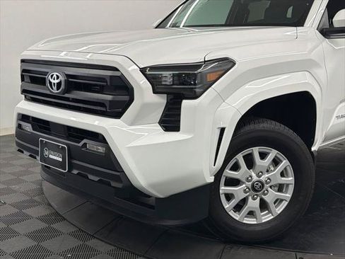 Certified 2026 Toyota Tacoma SR5 AWD/4WD image 4