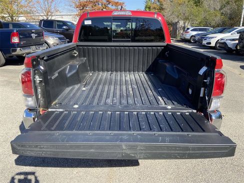 Used 2021 Toyota Tacoma TRD Off-Road image 8