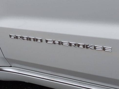 Used 2016 Jeep Grand Cherokee Summit w/ Platinum Series Group image 13