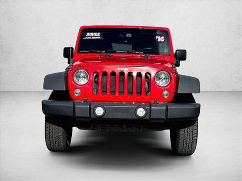 Used 2016 Jeep Wrangler Unlimited Rubicon w/ Connectivity Group image 3