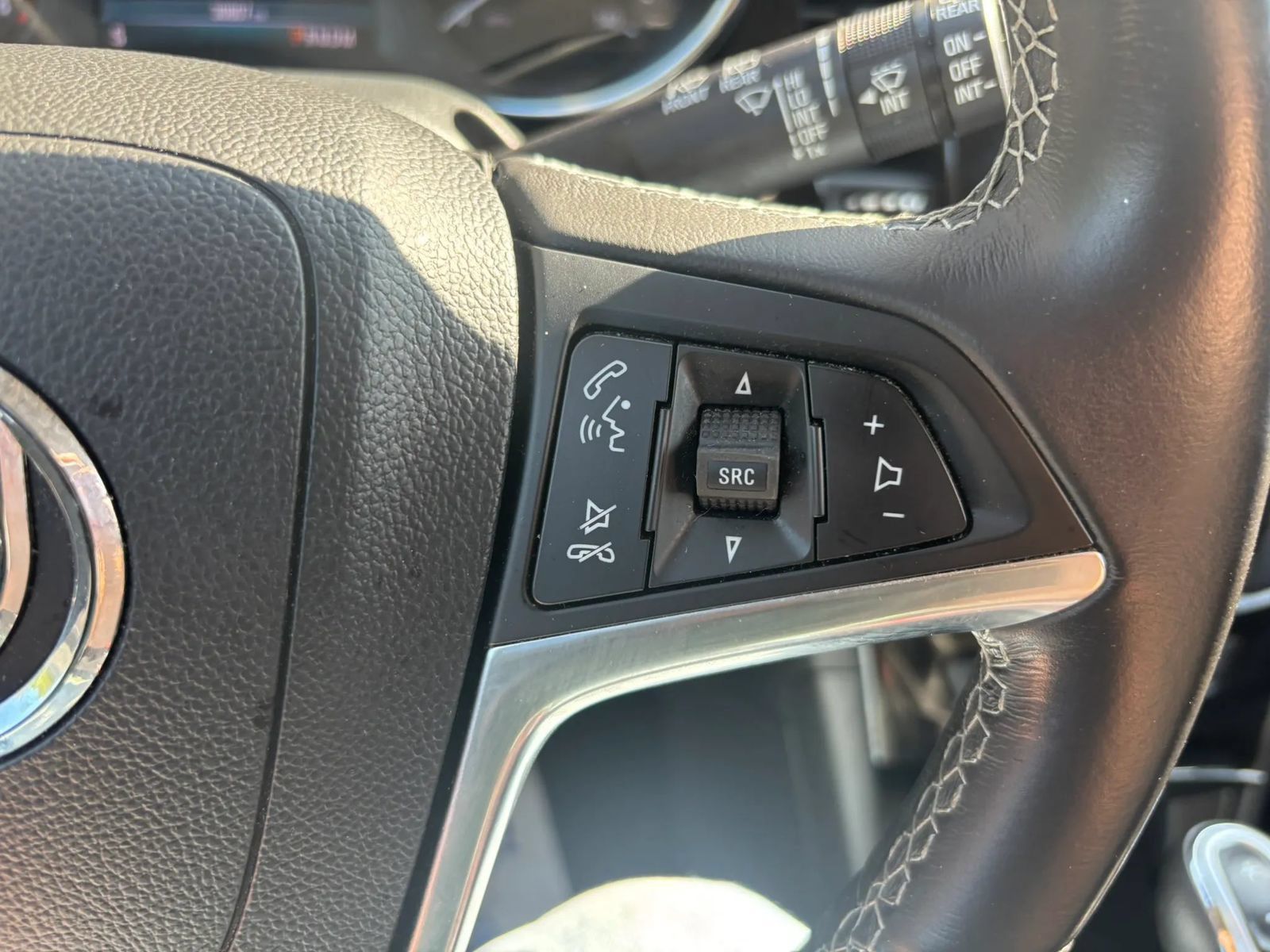 Used 2022 Buick Encore Preferred AWD/4WD image 60