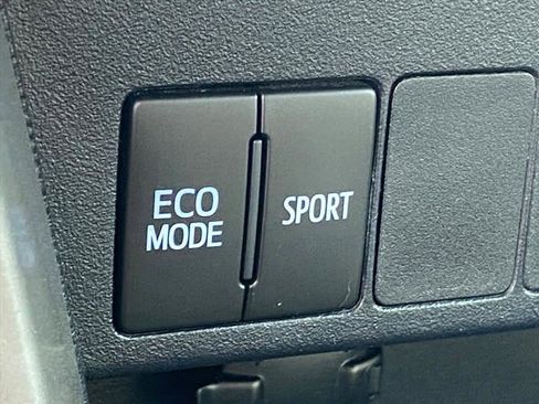 Used 2017 Toyota RAV4 XLE image 14