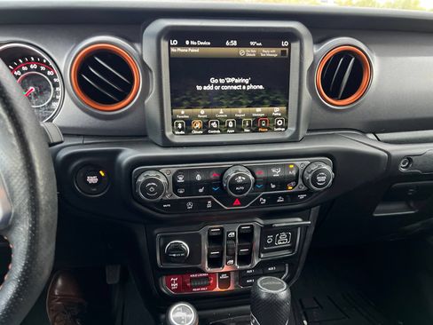 Used 2021 Jeep Gladiator Mojave AWD/4WD image 30