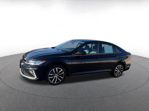 Used 2025 Volkswagen Jetta SE image 8